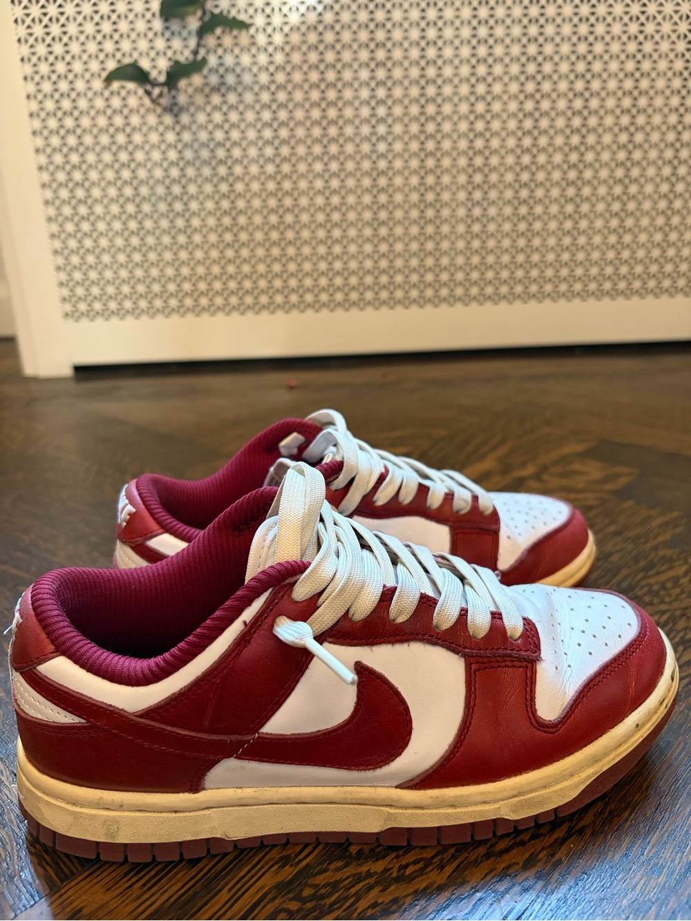 Nike Low-Top Women’s Sneakers in Red and White